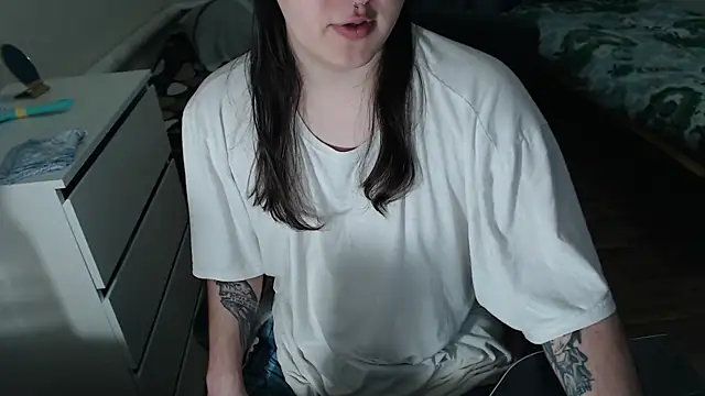 Snapshot of EvaMiron chatting on 30, 11, 2025 EvaMiron online show from 30, 11, 2025