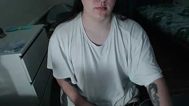 Snapshot of EvaMiron chatting on 2, 12, 2025 EvaMiron online show from 2, 12, 2025