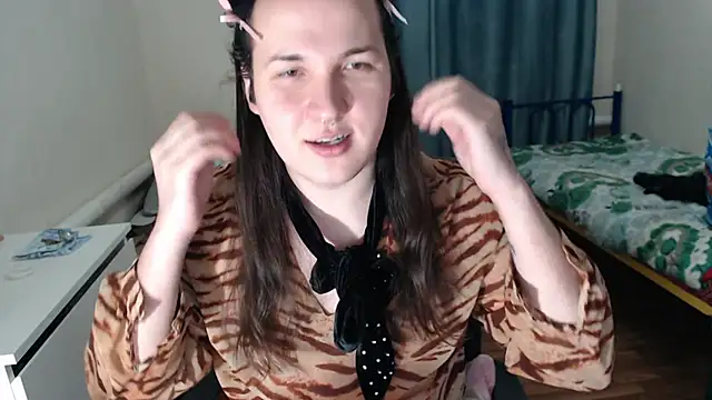 Snapshot of EvaMiron chatting on 5, 12, 2025 EvaMiron online show from 5, 12, 2025