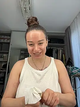 Snapshot of deliaroyal chatting on 3, 4, 2026 deliaroyal online show from 3, 4, 2026