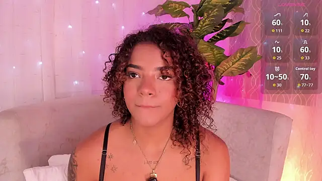Snapshot of Iris_hott1 chatting on 23, 9, 2025 Iris hott1 online show from 23, 9, 2025