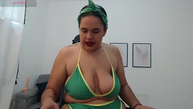 natalia curvy1 online show from 26, 9, 2025