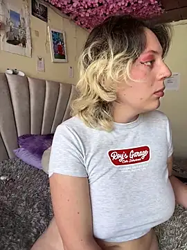 Snapshot of Enyeld_ruru chatting on 11, 3, 2025 Enyeld ruru online show from 11, 3, 2025