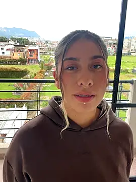 Snapshot of Enyeld_ruru chatting on 3, 10, 2025 Enyeld ruru online show from 3, 10, 2025