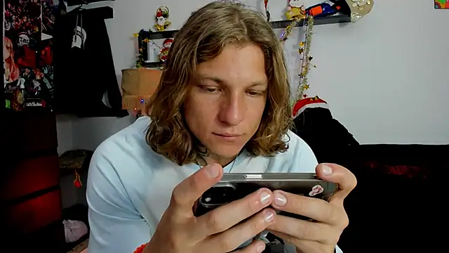 Snapshot of Tom_Krakow chatting on 12, 12, 2024 Tom Krakow online show from 12, 12, 2024