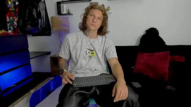 Snapshot of Tom_Krakow chatting on 11, 1, 2025 Tom Krakow online show from 11, 1, 2025