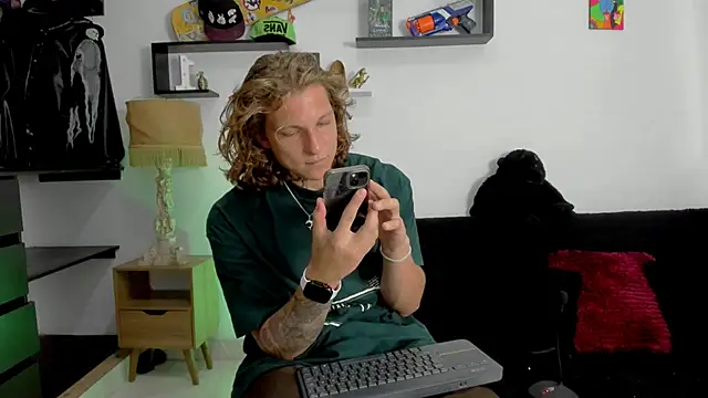 Snapshot of Tom_Krakow chatting on 13, 1, 2025 Tom Krakow online show from 13, 1, 2025