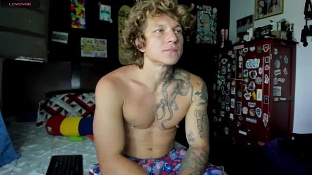 Snapshot of Tom_Krakow chatting on 8, 9, 2025 Tom Krakow online show from 8, 9, 2025