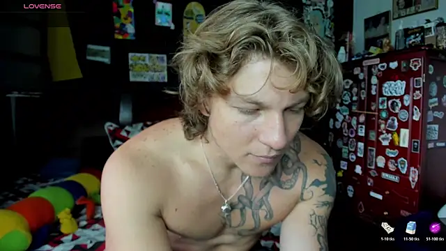 Snapshot of Tom_Krakow chatting on 27, 10, 2025 Tom Krakow online show from 27, 10, 2025