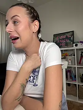 Hii Lolla online show from 29, 1, 2025