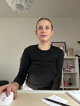 Hii Lolla online show from 21, 2, 2025