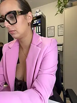 Hii Lolla online show from 4, 11, 2025