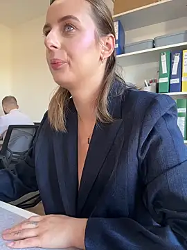 Snapshot of Hii_Lolla chatting on 21, 3, 2026 Hii Lolla online show from 21, 3, 2026