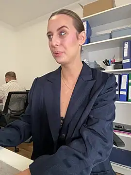 Snapshot of Hii_Lolla chatting on 3, 4, 2026 Hii Lolla online show from 3, 4, 2026