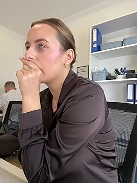 Snapshot of Hii_Lolla chatting on 20, 4, 2026 Hii Lolla online show from 20, 4, 2026