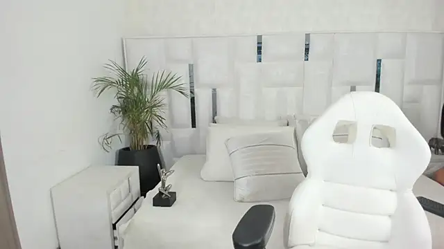 Snapshot of imkrystall chatting on 8, 11, 2025 imkrystall online show from 8, 11, 2025