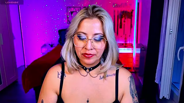 Snapshot of blackwidow_s1 chatting on 18, 4, 2026 blackwidow s1 online show from 18, 4, 2026