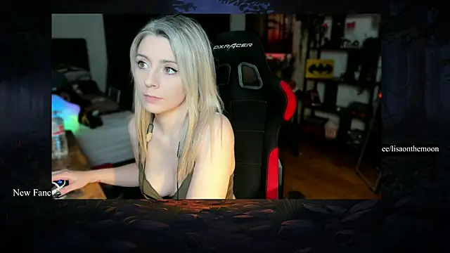 Snapshot of Lisaonthemoon chatting on 5, 3, 2025 Lisaonthemoon online show from 5, 3, 2025