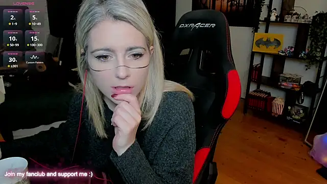 Snapshot of Lisaonthemoon chatting on 19, 12, 2025 Lisaonthemoon online show from 19, 12, 2025