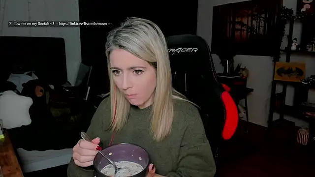 Snapshot of Lisaonthemoon chatting on 6, 1, 2026 Lisaonthemoon online show from 6, 1, 2026