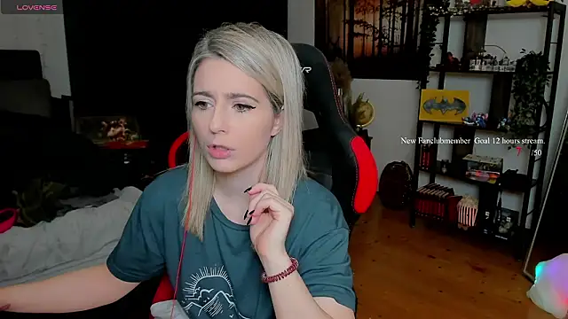 Snapshot of Lisaonthemoon chatting on 4, 3, 2026 Lisaonthemoon online show from 4, 3, 2026