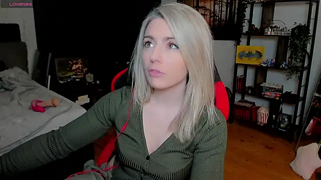 Snapshot of Lisaonthemoon chatting on 11, 3, 2026 Lisaonthemoon online show from 11, 3, 2026