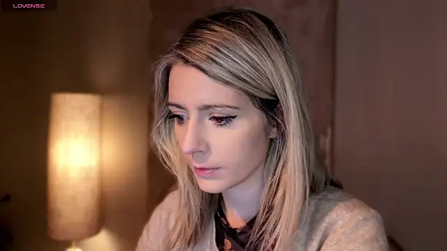 Snapshot of Lisaonthemoon chatting on 5, 4, 2026 Lisaonthemoon online show from 5, 4, 2026