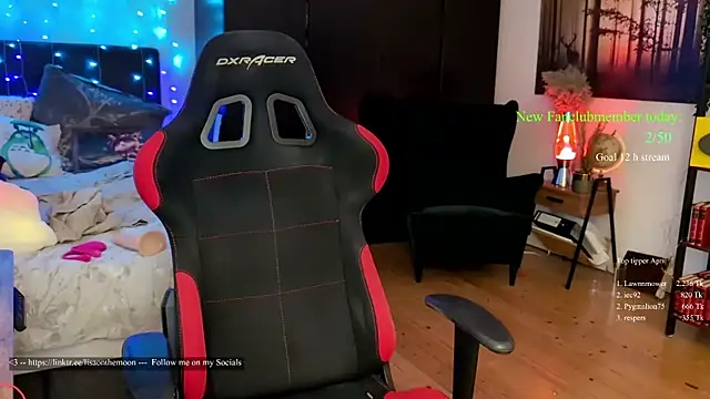 Snapshot of Lisaonthemoon chatting on 11, 4, 2026 Lisaonthemoon online show from 11, 4, 2026