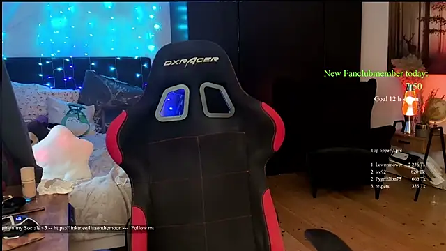 Snapshot of Lisaonthemoon chatting on 12, 4, 2026 Lisaonthemoon online show from 12, 4, 2026