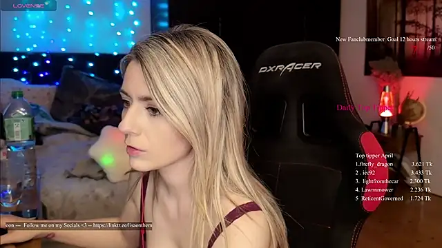 Snapshot of Lisaonthemoon chatting on 23, 4, 2026 Lisaonthemoon online show from 23, 4, 2026