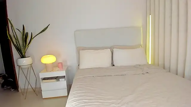 Snapshot of AndreaMartini chatting on 4, 4, 2026 AndreaMartini online show from 4, 4, 2026