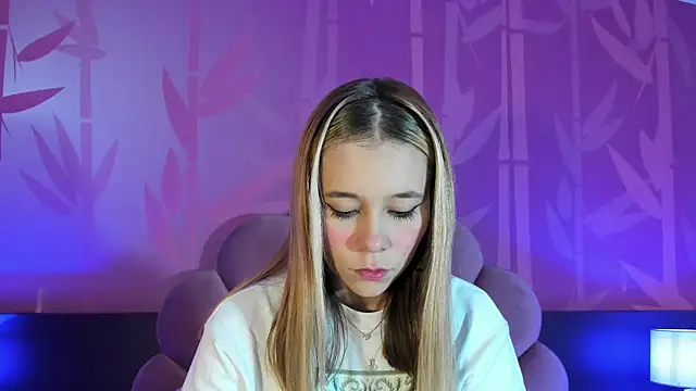 Lezy  online show from 28, 1, 2025