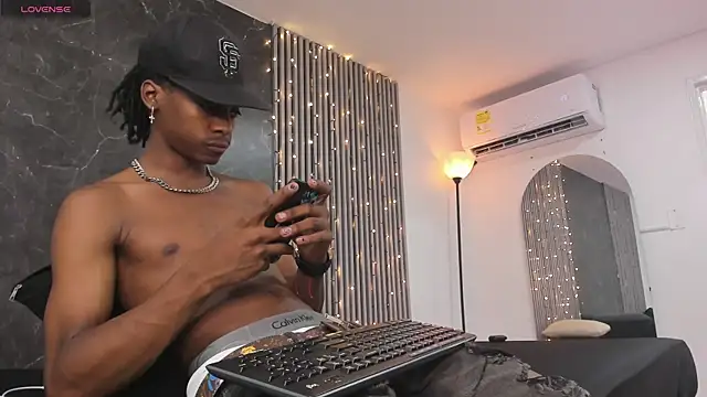 Snapshot of BRYXXXON1 chatting on 4, 12, 2024 BRYXXXON1 online show from 4, 12, 2024