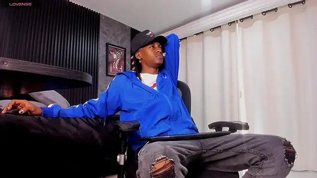 Snapshot of BRYXXXON1 chatting on 28, 1, 2025 BRYXXXON1 online show from 28, 1, 2025