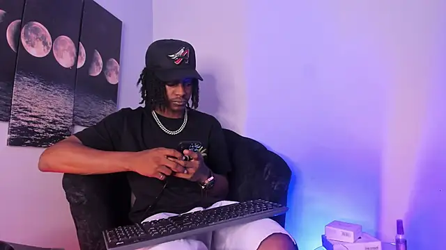 Snapshot of BRYXXXON1 chatting on 8, 9, 2025 BRYXXXON1 online show from 8, 9, 2025