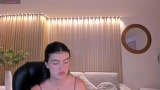 Snapshot of PaulinaSantos_ chatting on 19, 10, 2025 PaulinaSantos online show from 19, 10, 2025