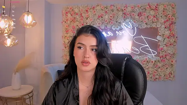 Snapshot of PaulinaSantos_ chatting on 1, 11, 2025 PaulinaSantos online show from 1, 11, 2025