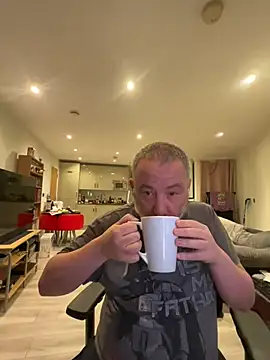 Snapshot of LondonTeffy chatting on 15, 4, 2026 LondonTeffy online show from 15, 4, 2026