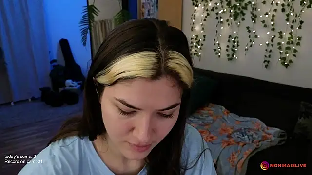 Snapshot of monikavenom chatting on 8, 2, 2026 monikavenom online show from 8, 2, 2026