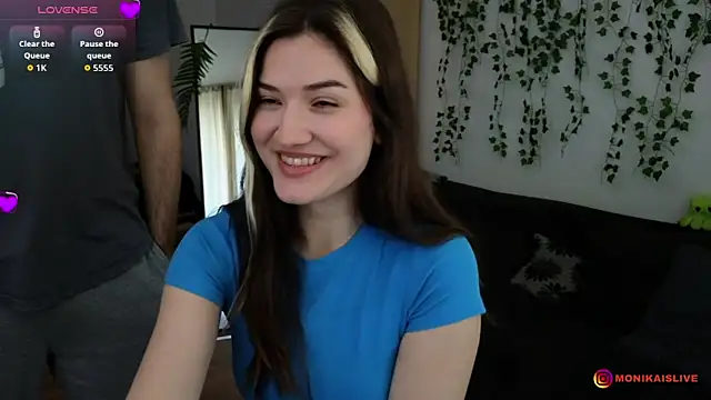 Snapshot of monikavenom chatting on 23, 4, 2026 monikavenom online show from 23, 4, 2026