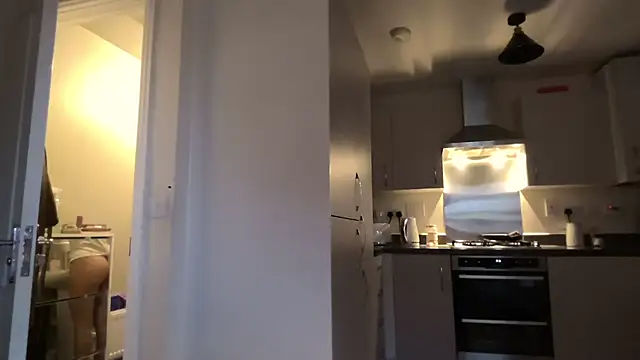 SweetMonicaUK online show from 4, 12, 2025