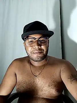 Snapshot of dave_banks chatting on 6, 1, 2025 dave banks online show from 6, 1, 2025