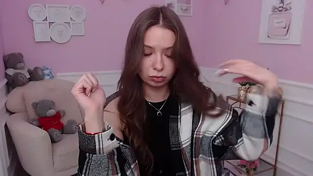 LucySkilar online show from 28, 10, 2025