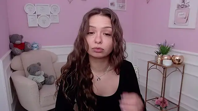 LucySkilar online show from 2, 12, 2025