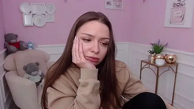 LucySkilar online show from 14, 12, 2025