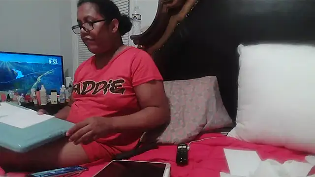 Snapshot of ebonyred chatting on 23, 4, 2026 ebonyred online show from 23, 4, 2026