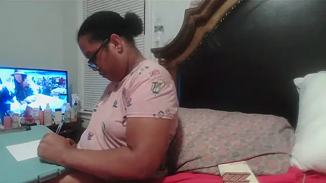 Snapshot of ebonyred chatting on 24, 4, 2026 ebonyred online show from 24, 4, 2026