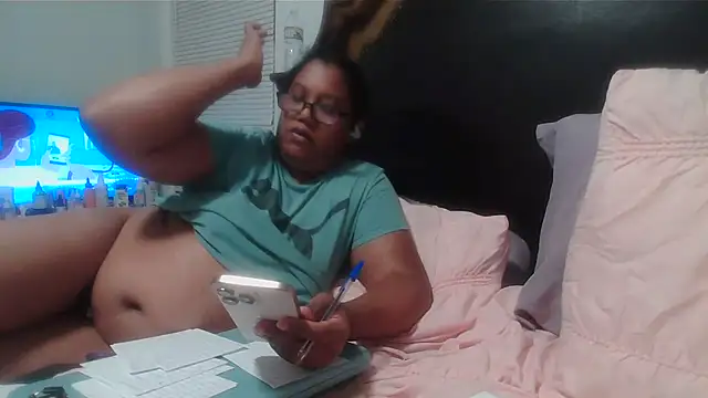 Snapshot of ebonyred chatting on 9, 5, 2026 ebonyred online show from 9, 5, 2026