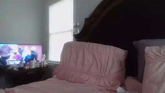 Snapshot of ebonyred chatting on 9, 5, 2026 ebonyred online show from 9, 5, 2026