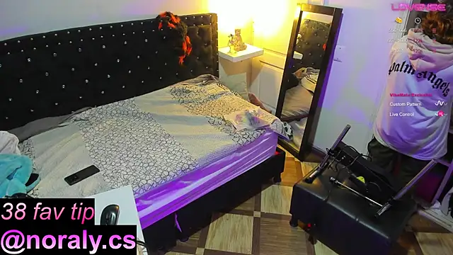 Snapshot of hey_noraly chatting on 29, 10, 2025 hey noraly online show from 29, 10, 2025